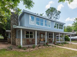 305 Riverside Dr, Kingsland, TX 78639