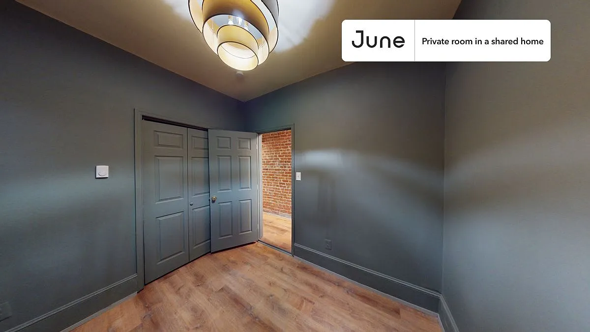 Full bedroom in 5 bed/2 bath home in Columbia Heights #337 B — Photo 2