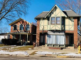 702 S Locust Ave, Freeport, IL 61032