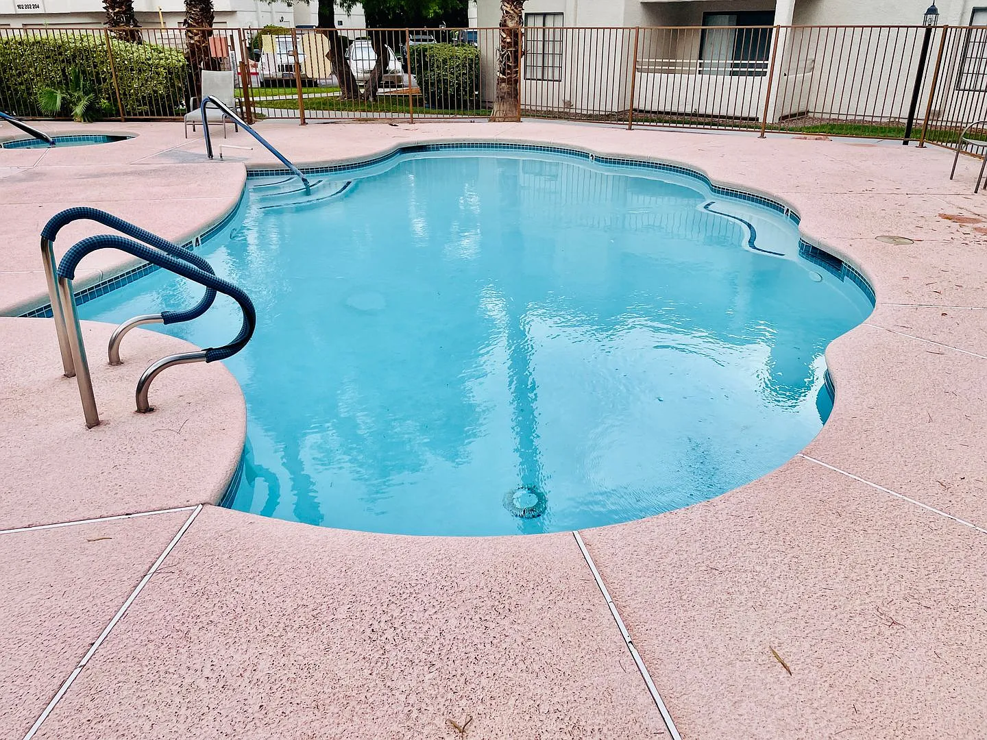 Coming Soon: Spacious, Fully Furnished 2 Bed, 2 Bath Condo in the Lakes! — Photo 4