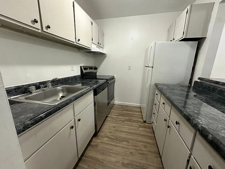 University Park Apartments near Cornell University — Photo 129