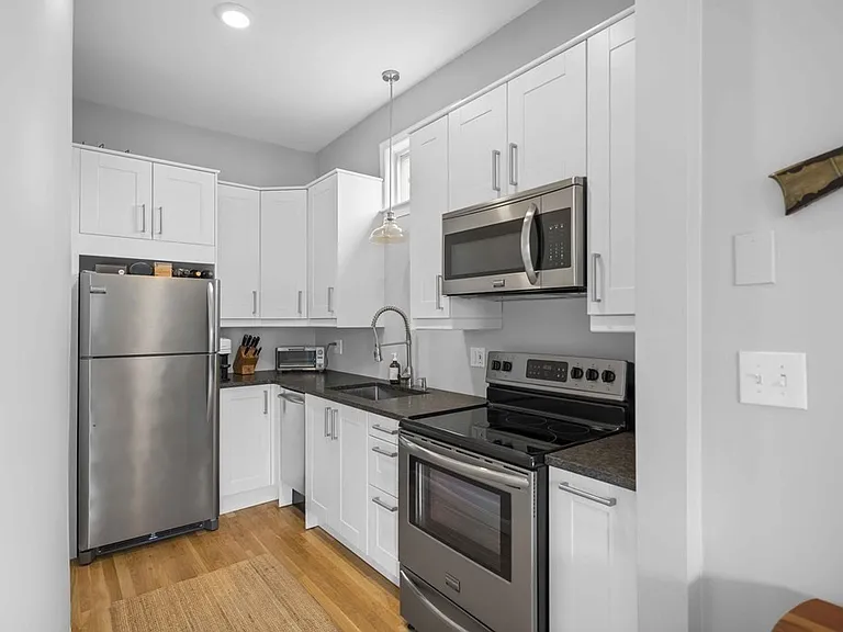 8 Mount Vernon St #2 — Photo 3