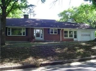 1318 Kiowa St, Leavenworth, KS 66048