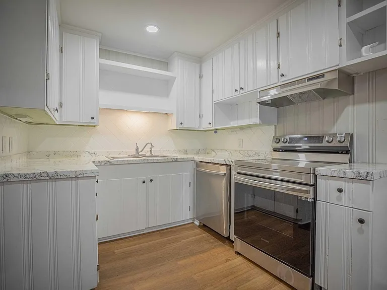 230 Habersham Dr — Photo 10
