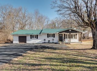 504 E End Rd N, Strawberry Plains, TN 37871