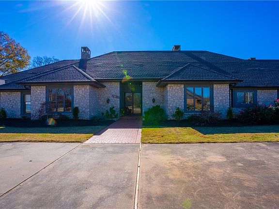 5th image of 2905 William Blvd