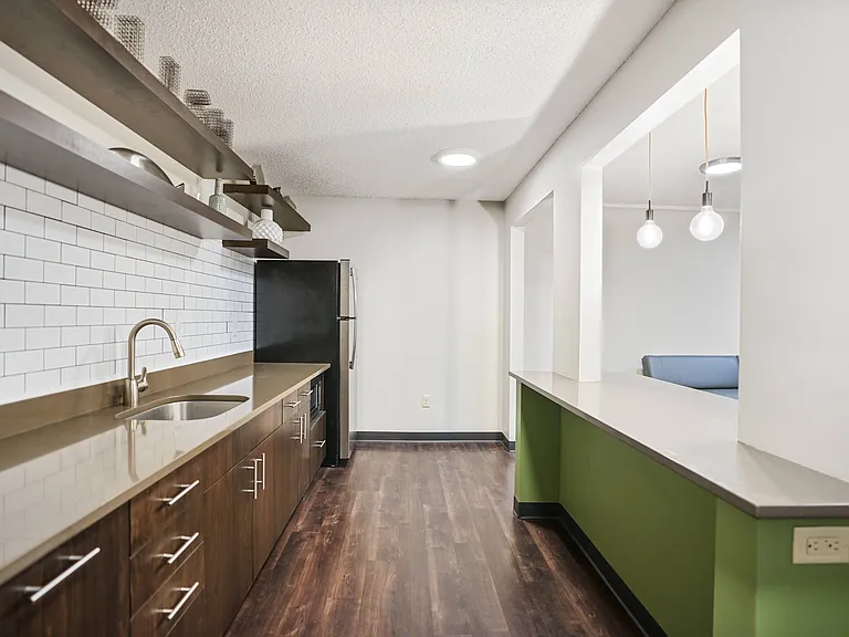 2800 Girard Apartments — Photo 15
