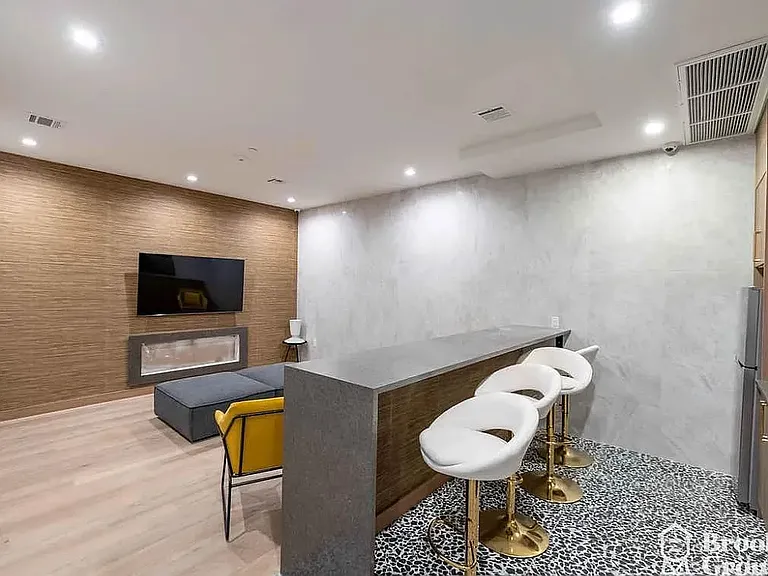 26 Sherman Ave #8E — Photo 10