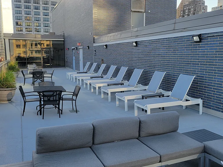 222 E Pearson St #1407 — Photo 27