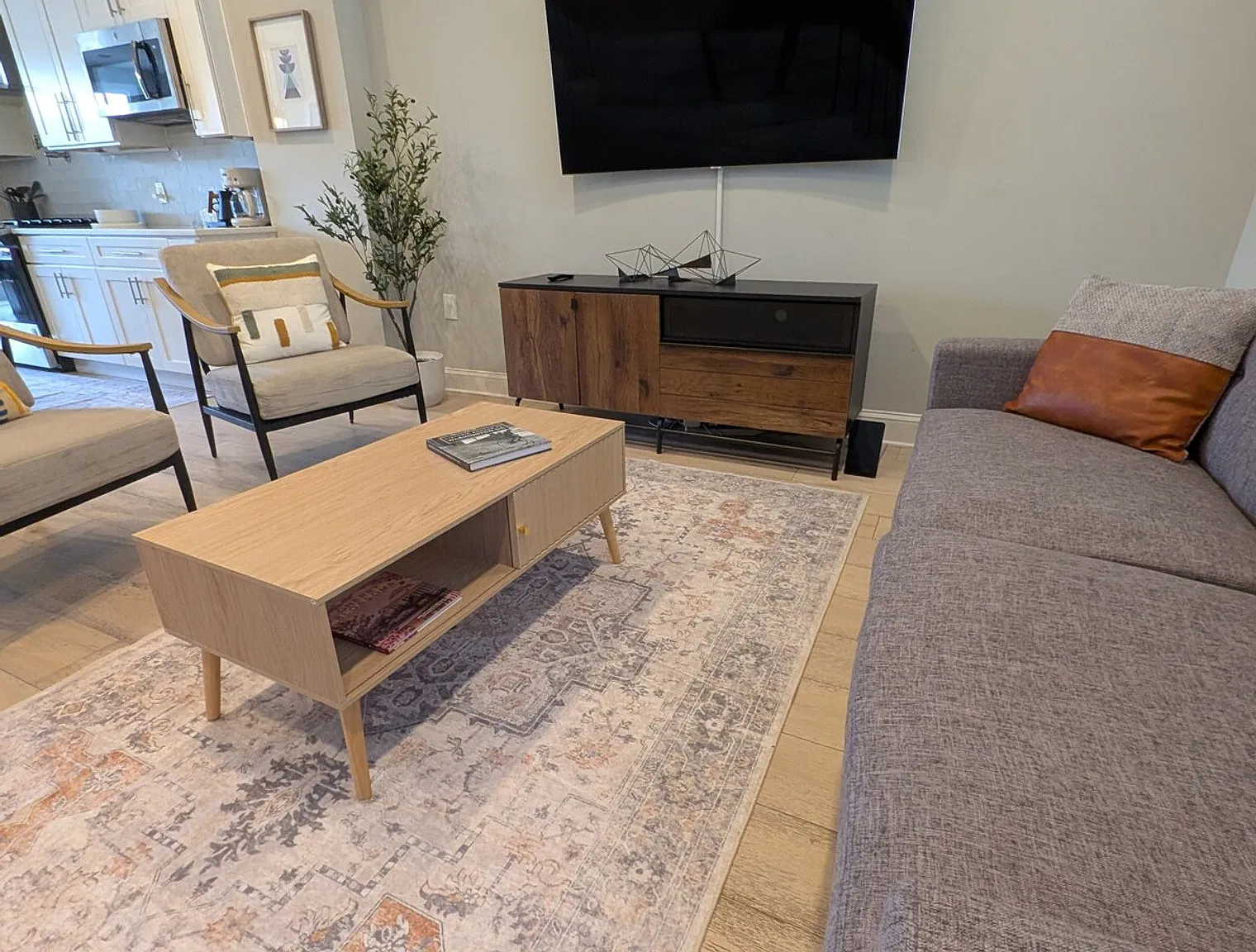4 bed, 3.5 bath, $6,341 — Photo 3