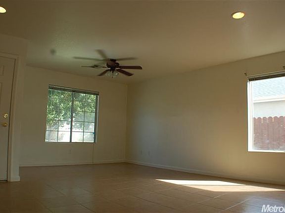 4th image of 425 Peregrine Dr