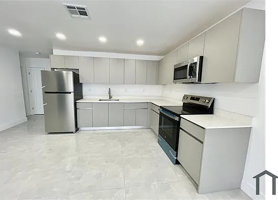 3 bed, 1215 sqft, $2,800 — Photo 3