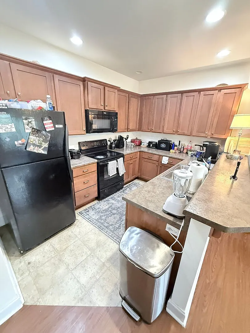 Four Bedroom Near Downtown Available for Pre-Lease! — Photo 4