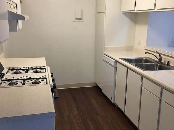 3rd image of 2311 Elden Ave #15