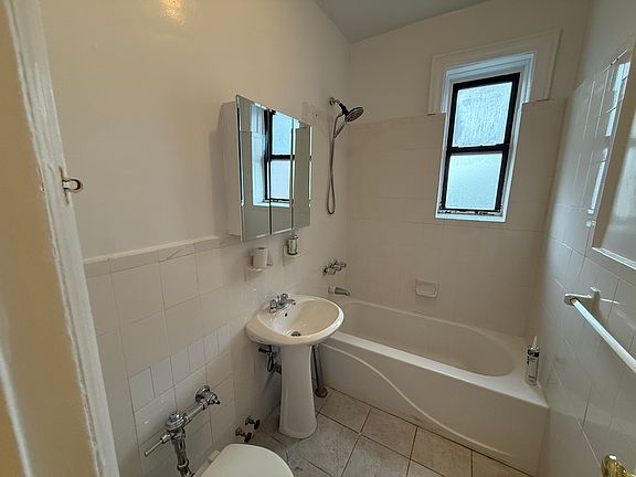 4th image of 41-12 39th Pl #B1