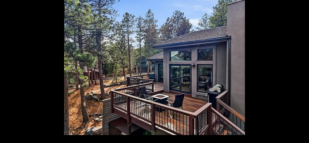 Building Photo - 2074 Foothills Dr S