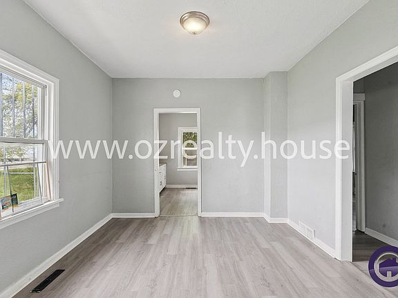 5th image of 207 Pulaski St