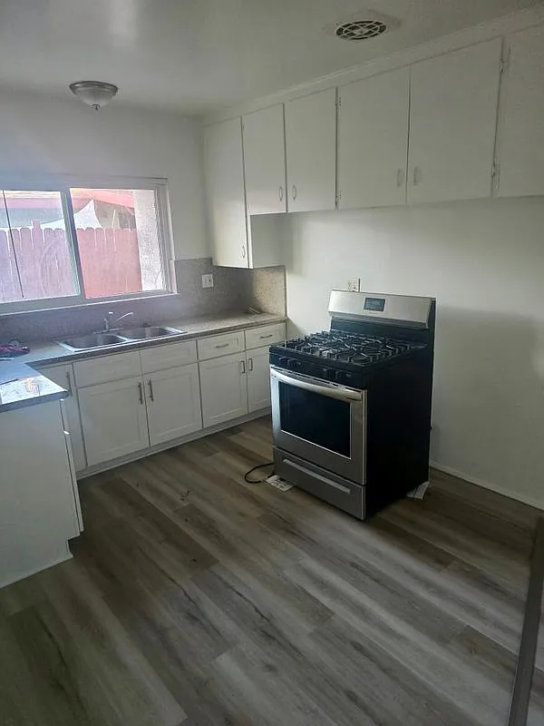 2 bed, 1.0 bath, 850 sqft, $2,750 — Photo 3