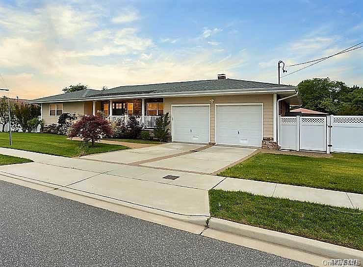 1st image of 2326 Narraganset Avenue