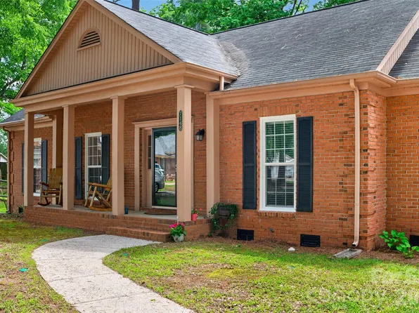7148 Powder Mill Pl, Charlotte, NC 28277