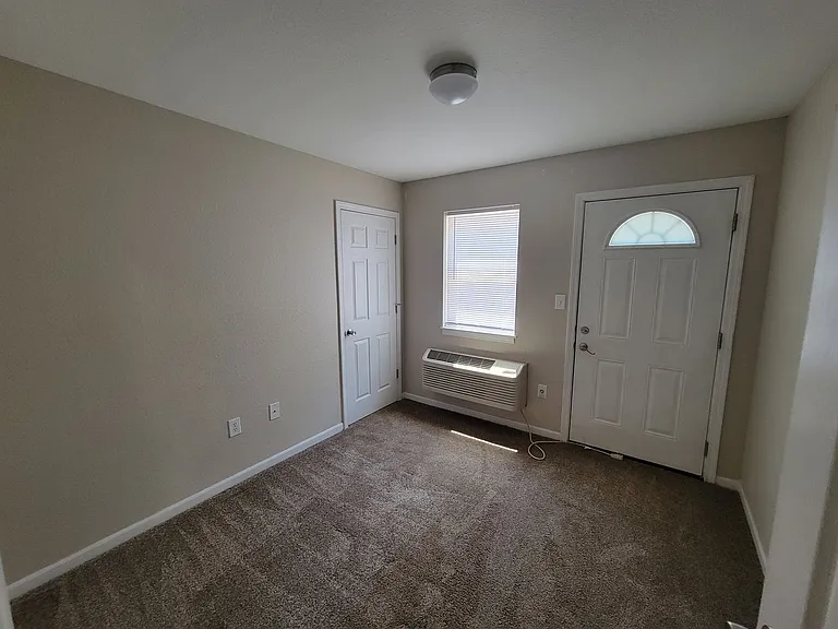 316 E Davis St #C — Photo 14