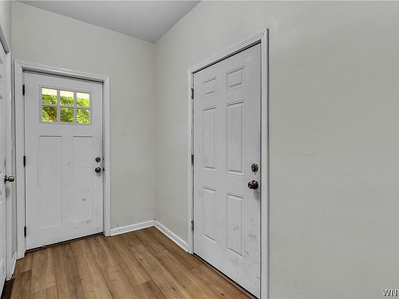 5th image of 364 Potomac Ave