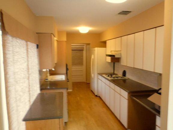 5th image of 3408 Halifax Dr
