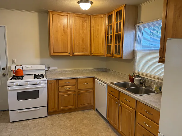 536 William Ave — Photo 3