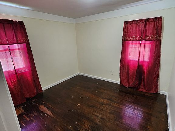 3rd image of 6817 Warwick St
