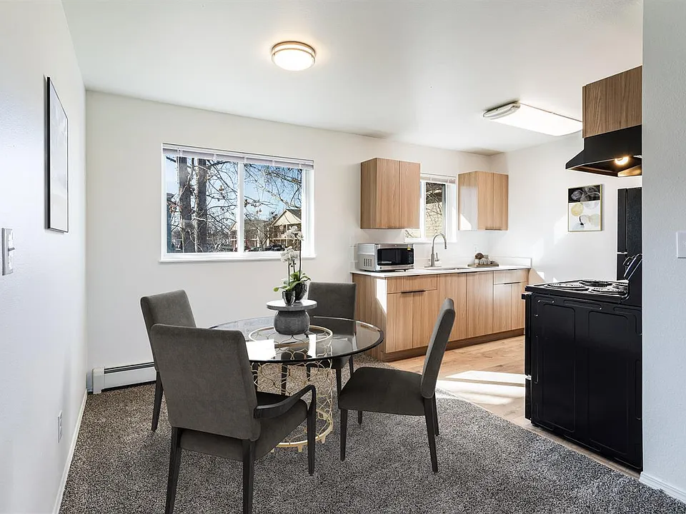 North Russell Apts-1650 N Russell