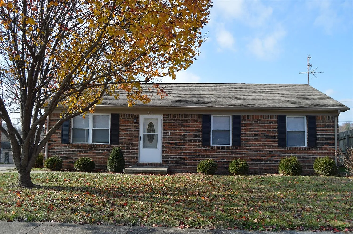 105 Kingsway Dr photo 1