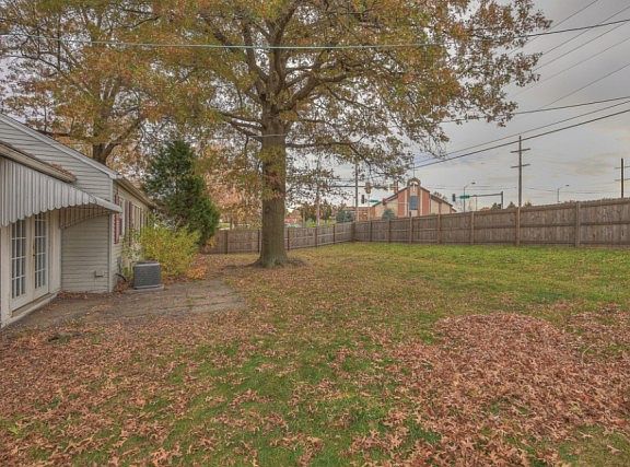 2nd image of 8618 Mackey St