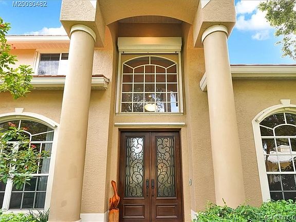 3rd image of 2618 NE Sabal Palm Way