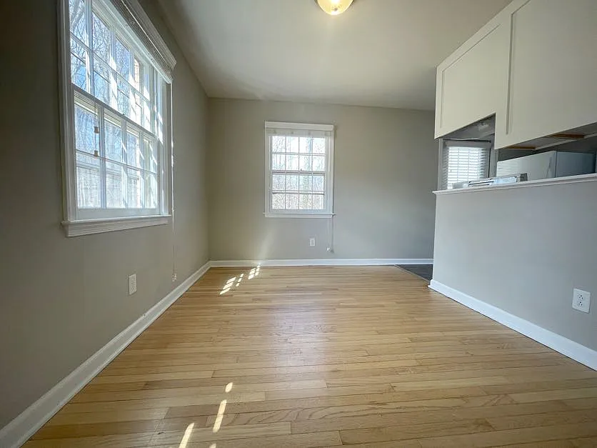 Skyline Court Units — Photo 4