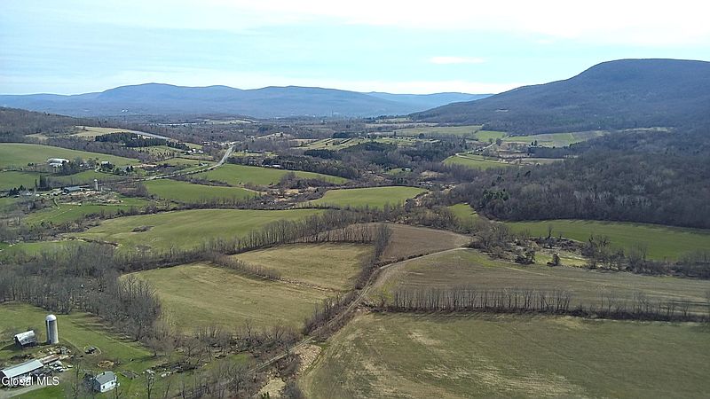 3rd image of 605 Breese Hollow Road