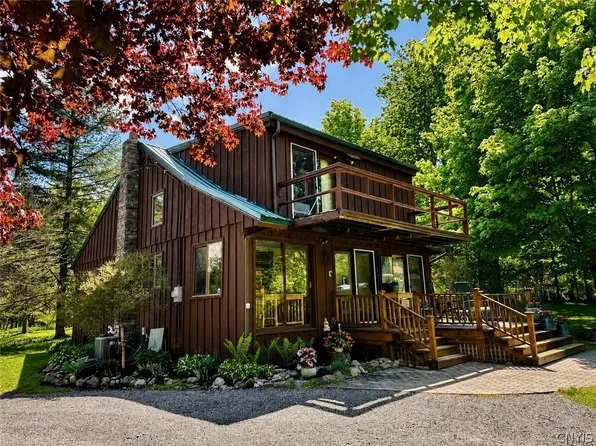 8665 Kinderhook Rd, Kirkville, NY 13082