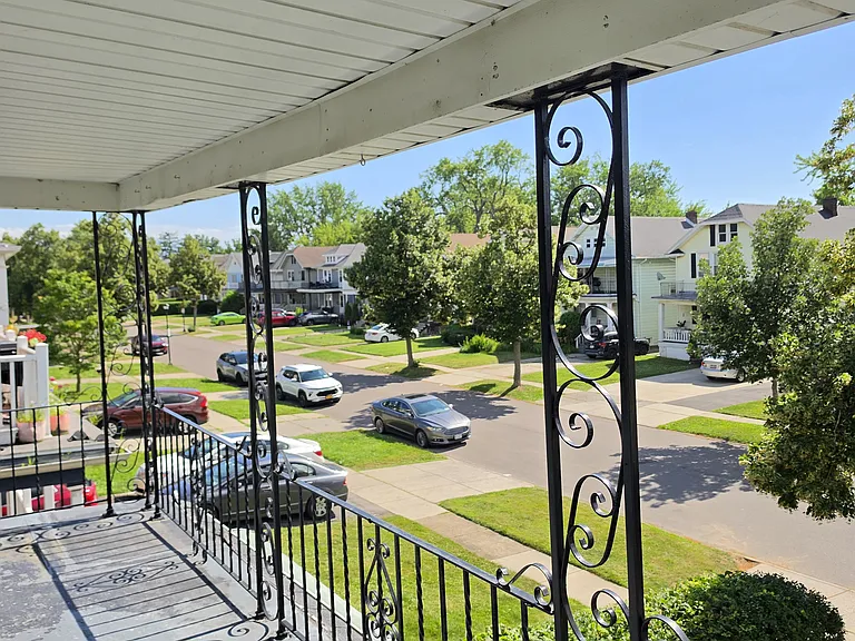 339 Crestwood Ave — Photo 10