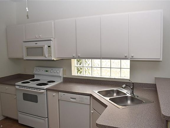3rd image of 10729 San Tropez Cir