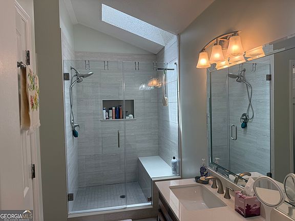 5th image of 124 Greenbriar Trl