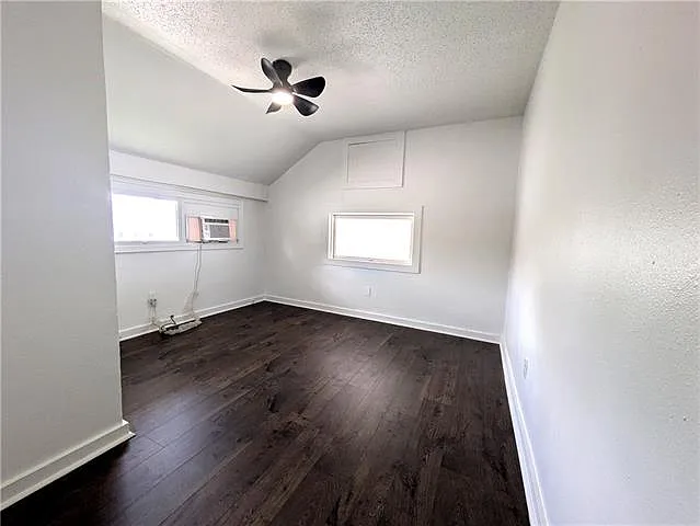 3021 Republic St — Photo 10