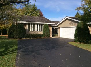 34 Briarwood S, Oak Brook, IL