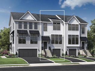 13 E Cross Trl, Danbury, CT 06810