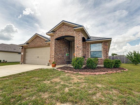 3rd image of 1618 Woodlands Dr