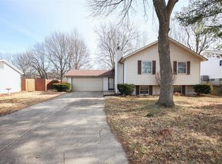 38 Pilot Hill Dr, Saint Peters, MO 63376