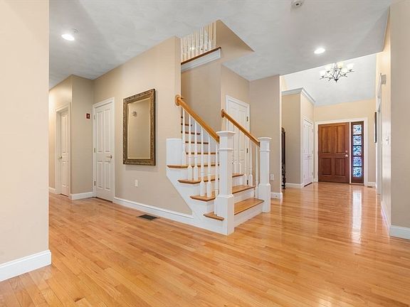 5th image of 121 Cortland Dr #121
