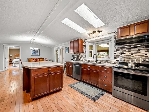 2nd image of 1941 Burdyny Rd