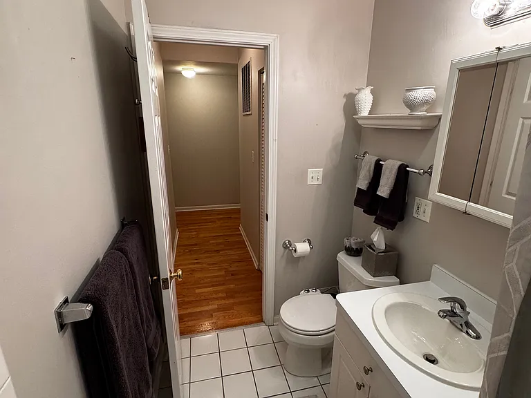 1050 W Dakin St — Photo 22