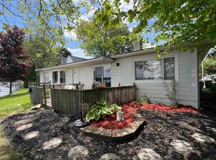 11698 Elm Park Dr, Manitou Beach, MI 49253