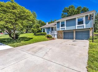 11905 W 49th St, Shawnee, KS 66216
