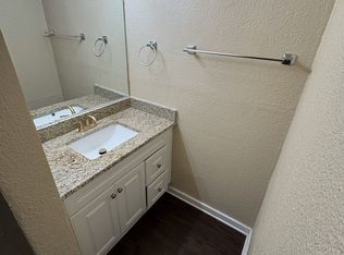 700 Meadow Park Dr, White Settlement, TX 76108